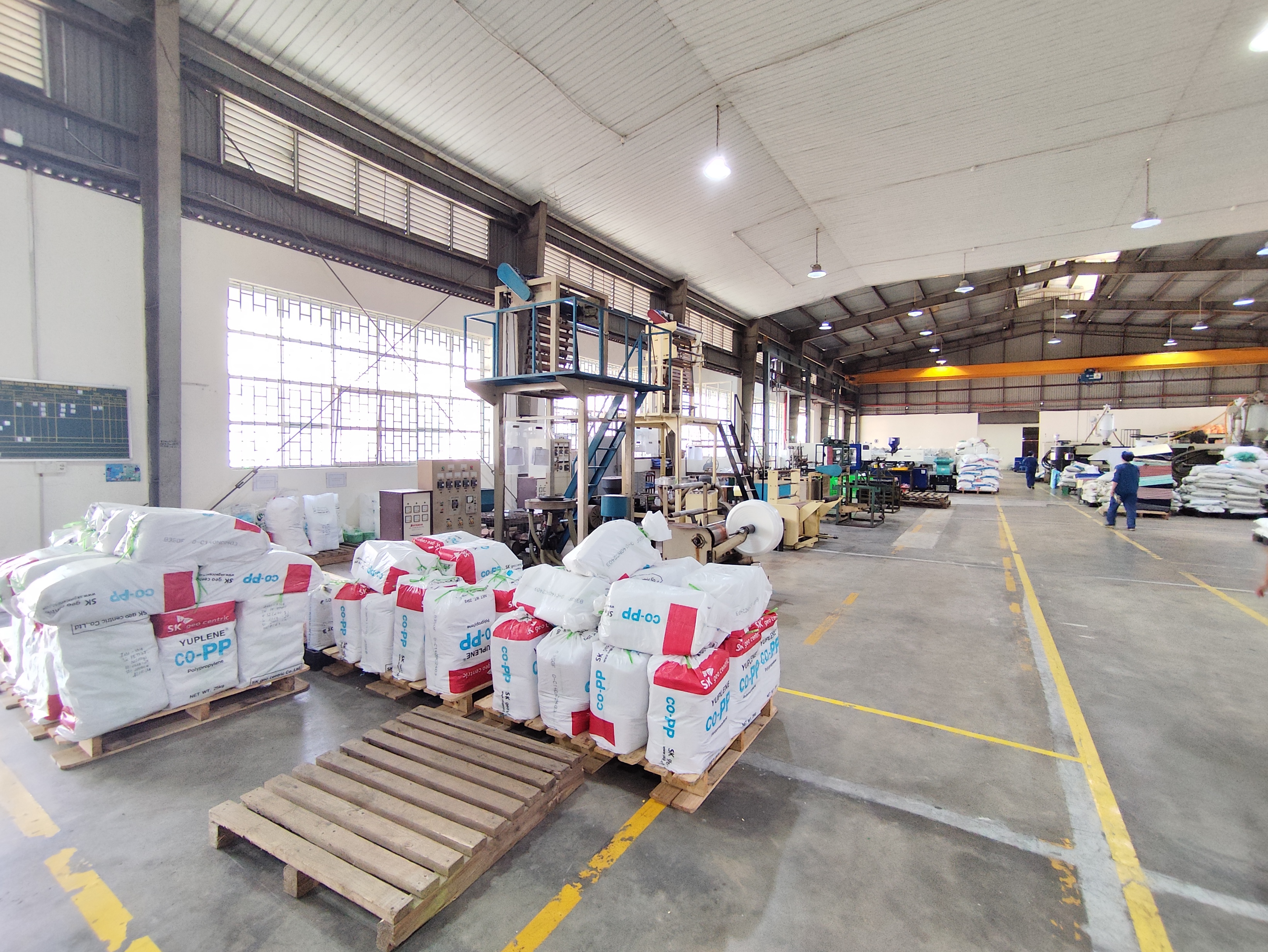 Plastic raw material 1.jpg
